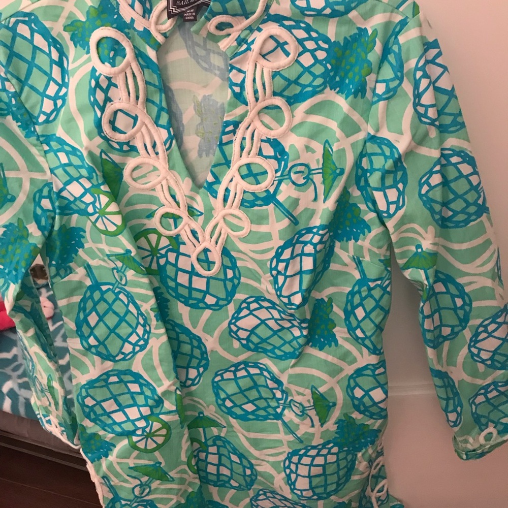Sail to sable tunic with pineapple print